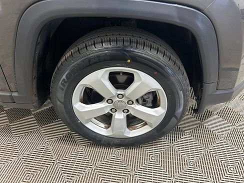 Used 2018 Jeep Compass Latitude w/ Cold Weather Group AWD/4WD image 2