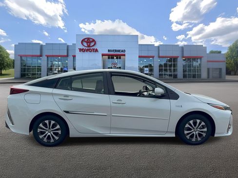 Certified 2021 Toyota Prius Prime Limited FWD image 4