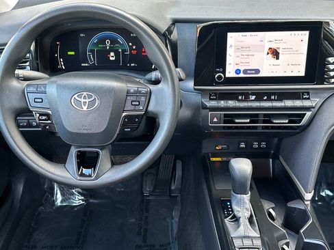 Used 2025 Toyota Camry LE FWD image 10