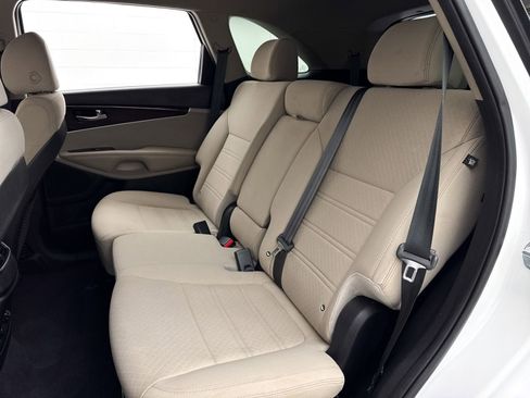 Used 2018 Kia Sorento LX image 30
