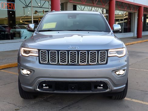 Used 2021 Jeep Grand Cherokee Overland image 3