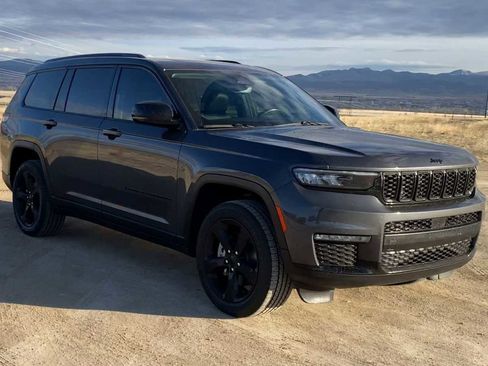 Used 2022 Jeep Grand Cherokee L Limited w/ Black Appearance Package image 2