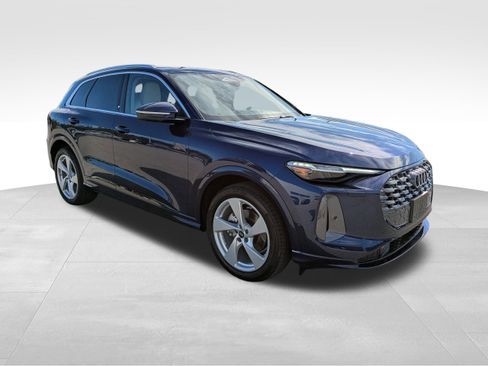 New 2025 Audi Q5 Prestige image 1