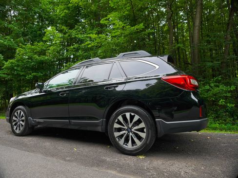 Used 2017 Subaru Outback 2.5i Limited AWD/4WD image 8