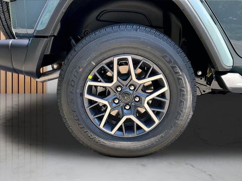 New 2026 Jeep Wrangler Unlimited Sahara AWD/4WD image 32