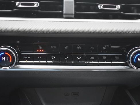 New 2026 Chevrolet Equinox LT w/ Convenience Package II image 26