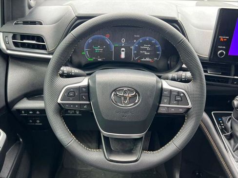 Certified 2025 Toyota Sienna XLE Woodland Edition AWD/4WD image 22