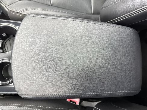 Used 2018 Ford Explorer Limited w/ Ford Safe & Smart Package FWD image 33