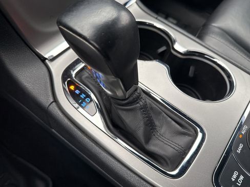 Used 2018 Jeep Grand Cherokee Limited image 24