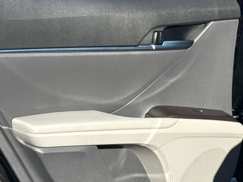 Used 2024 Toyota Camry SE image 12