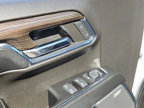 Used 2024 Chevrolet Silverado 1500 LT Trail Boss w/ Convenience Package II AWD/4WD image 10