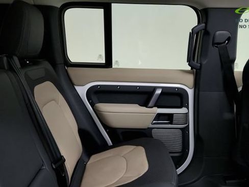 Used 2024 Land Rover Defender 130 X-Dynamic SE AWD/4WD image 41