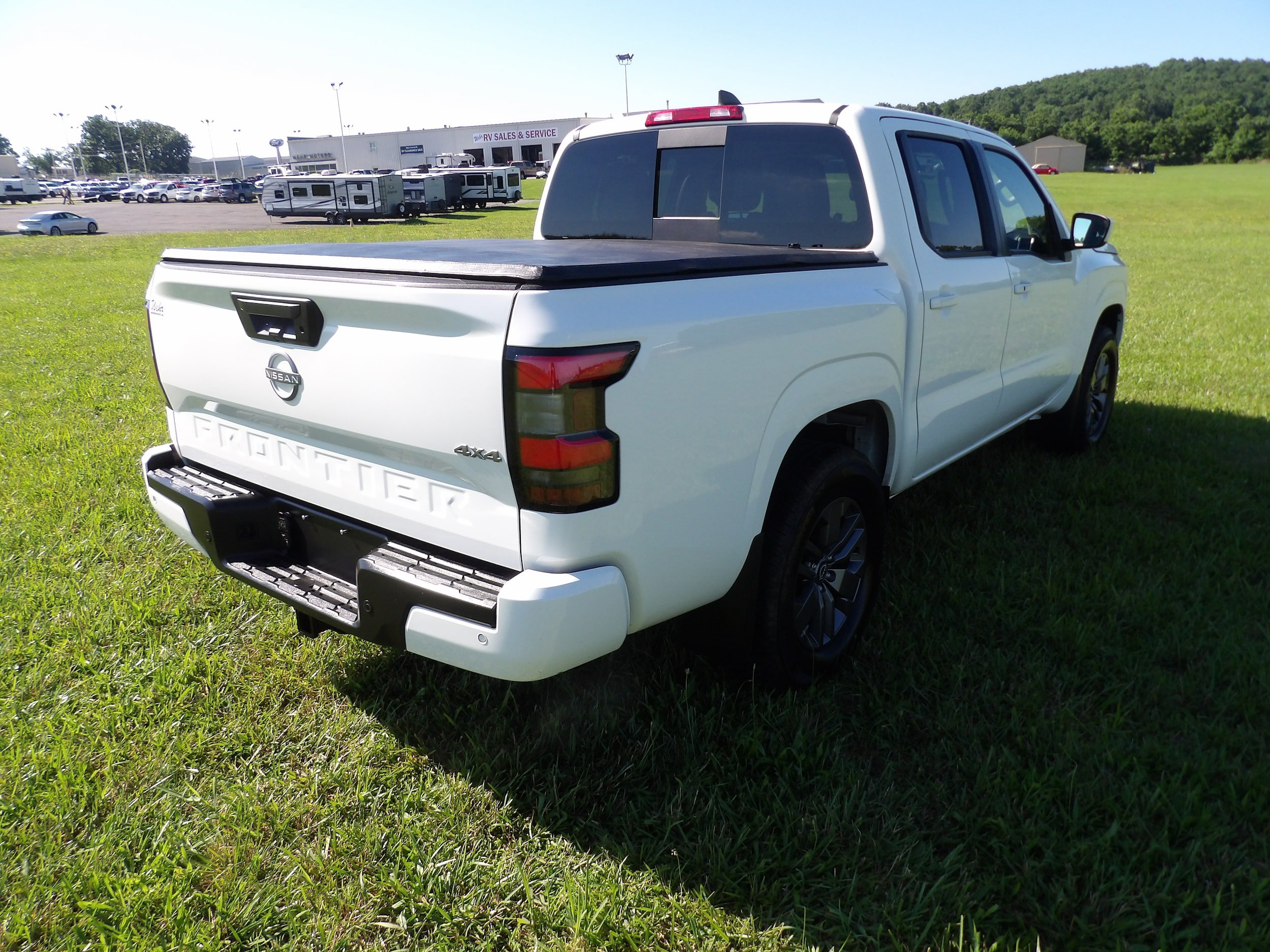 Used 2025 Nissan Frontier SV w/ SV Convenience Package AWD/4WD image 7