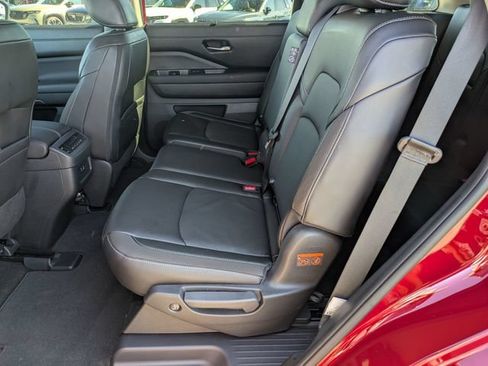 Used 2024 Nissan Pathfinder SL AWD/4WD image 24