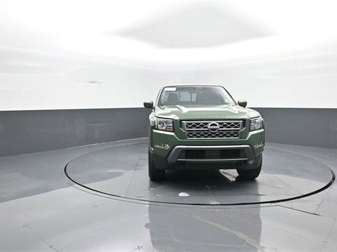 Used 2022 Nissan Frontier SV image 2