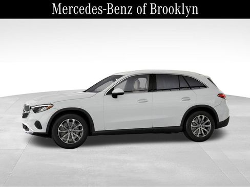 Used 2025 Mercedes-Benz GLC 300 4MATIC image 36