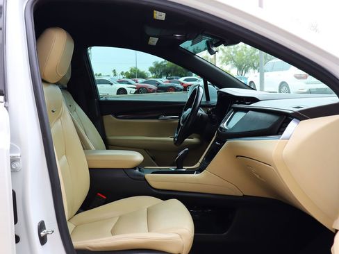 Used 2019 Cadillac XT5 FWD image 31