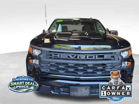 Used 2025 Chevrolet Silverado 1500 Custom Trail Boss w/ Midnight Edition AWD/4WD image 2