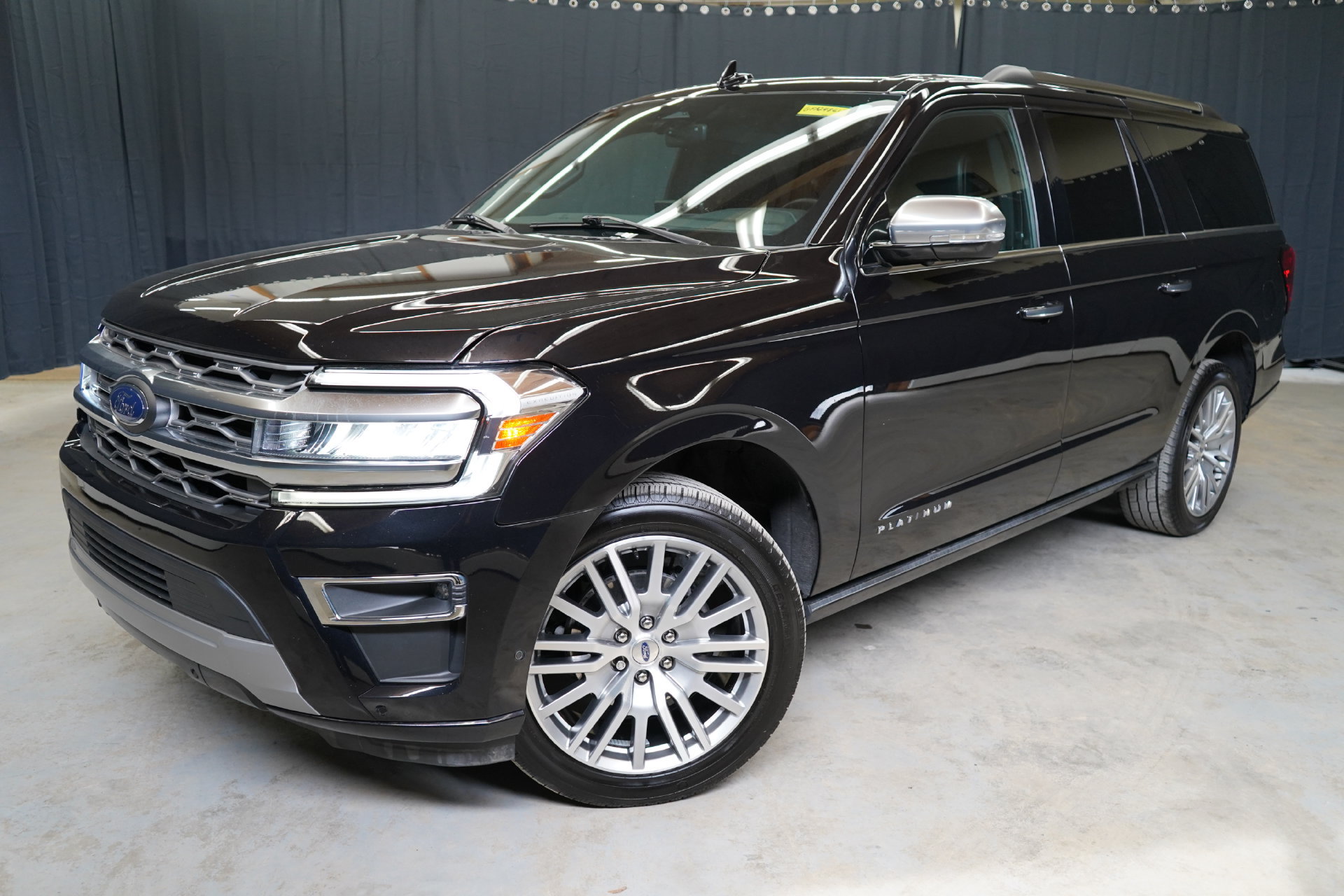 Used 2024 Ford Expedition Max Platinum AWD/4WD image 1