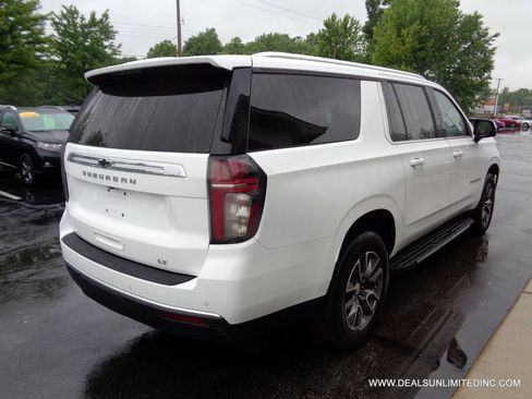Used 2022 Chevrolet Suburban LT w/ LT Signature Plus Package AWD/4WD image 3
