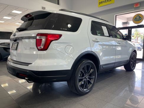 Used 2019 Ford Explorer XLT w/ Equipment Group 202A AWD/4WD image 5