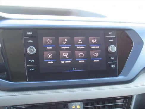 Used 2024 Volkswagen Taos SE FWD image 24