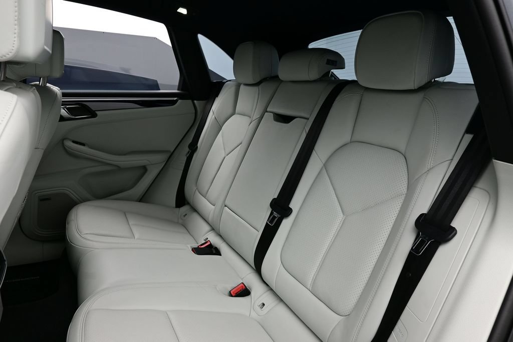 Certified 2023 Porsche Macan S AWD/4WD image 14