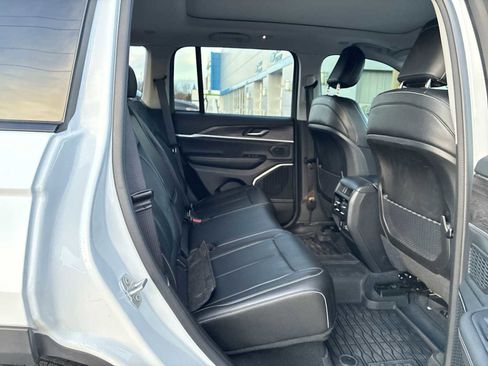 Used 2022 Jeep Grand Cherokee Limited 4xe image 28