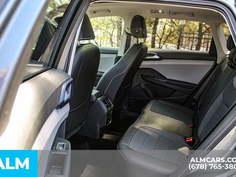 Used 2024 Volkswagen Taos SE image 17