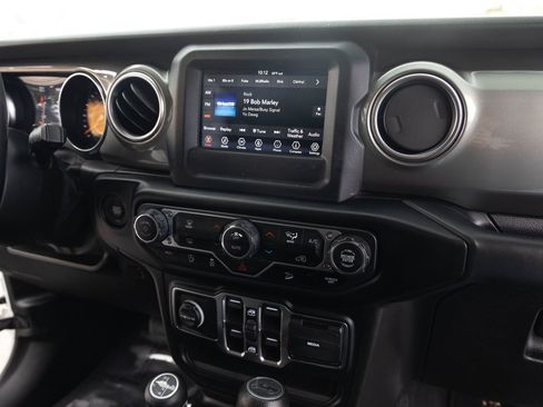 Used 2019 Jeep Wrangler Unlimited Sahara image 20