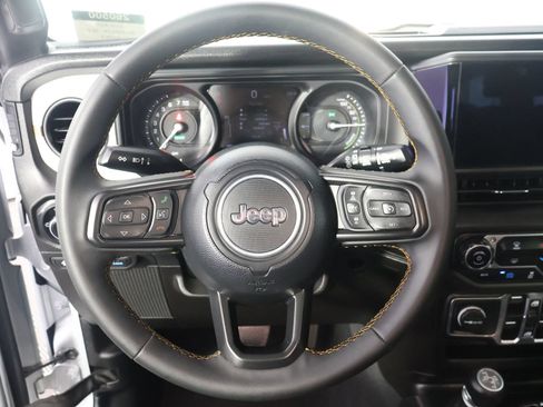 Used 2024 Jeep Wrangler Unlimited AWD/4WD image 26