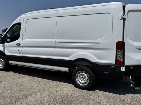 New 2026 Ford Transit 250 148 Medium Roof w/ Load Area Protection Package RWD image 4
