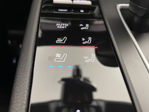 Certified 2026 Porsche Macan AWD/4WD image 23