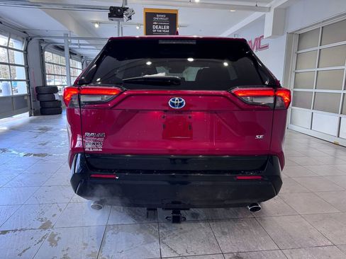 Used 2021 Toyota RAV4 SE image 6