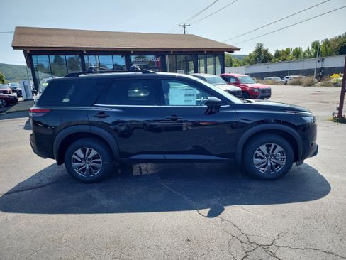 New 2025 Nissan Pathfinder SV image 9