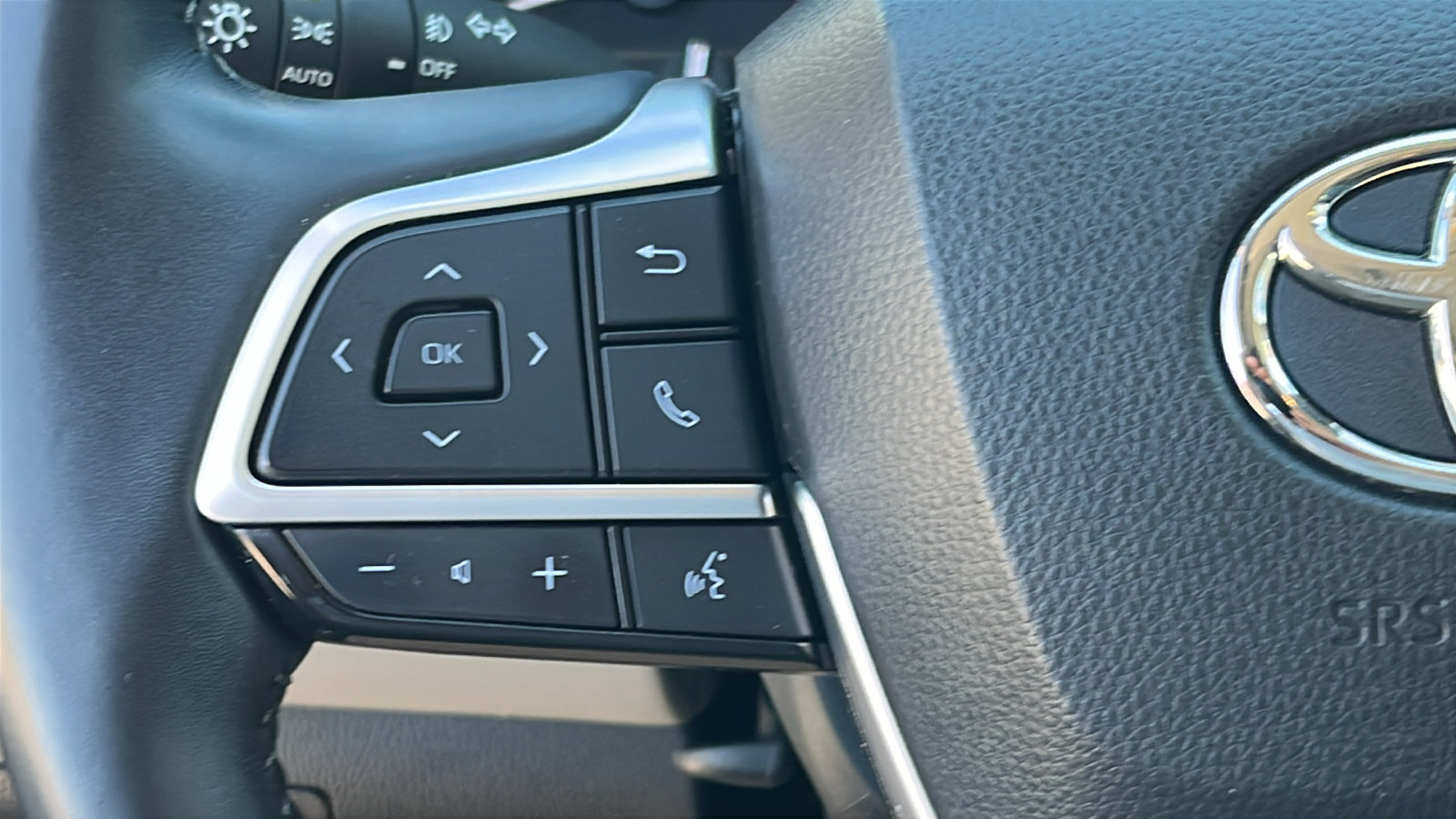 Used 2022 Toyota Highlander XLE FWD image 16