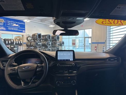 Used 2025 Ford Escape ST-Line AWD/4WD image 9