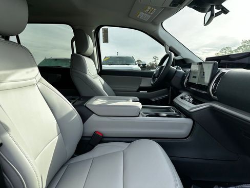 New 2026 Ford Expedition Active image 32