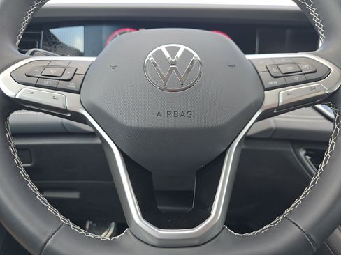 New 2025 Volkswagen Tiguan SE image 20