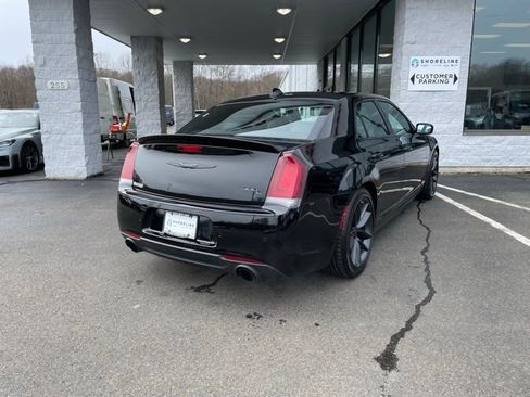 Used 2023 Chrysler 300 C RWD image 5
