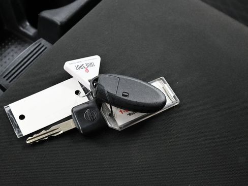 Used 2023 Nissan Titan SV image 26