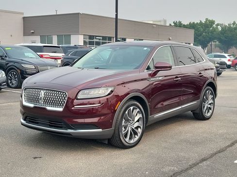Used 2023 Lincoln Nautilus Reserve AWD/4WD image 2