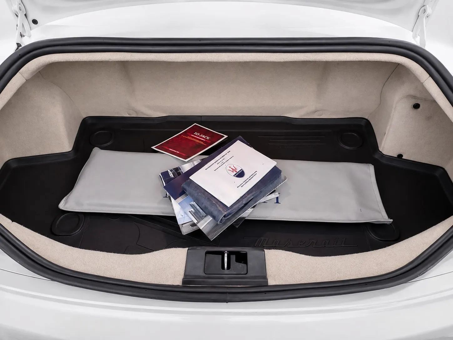 Used 2014 Maserati GranTurismo MC RWD image 15