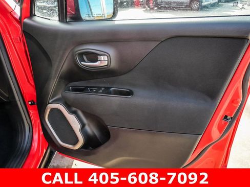 Used 2017 Jeep Renegade Latitude FWD image 15