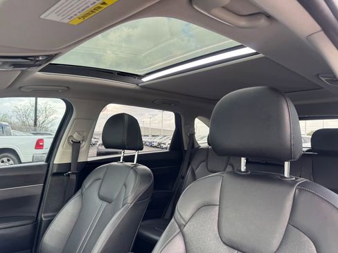 Used 2023 Kia Sorento S w/ Panoramic Sunroof Package image 29
