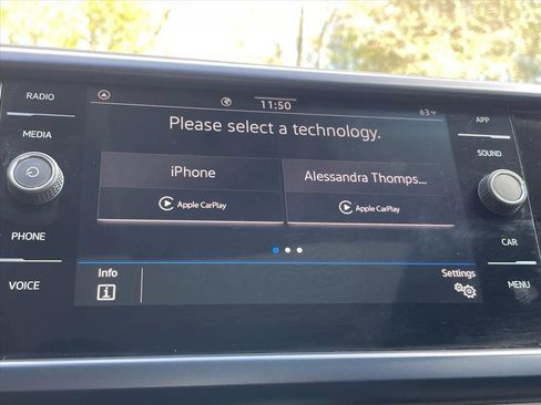 Used 2023 Volkswagen Taos SE w/ Panoramic Sunroof Package image 15