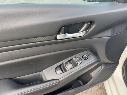 Used 2025 Nissan Altima 2.5 SV FWD image 21