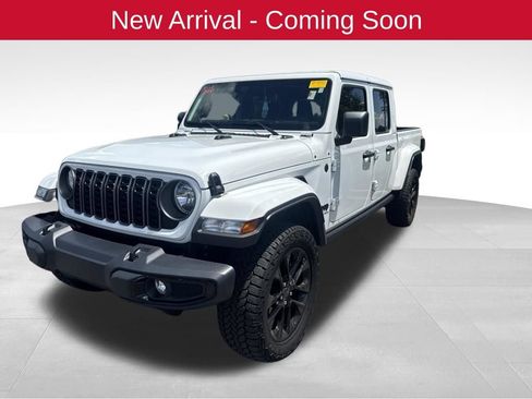 Used 2025 Jeep Gladiator Sport AWD/4WD image 2