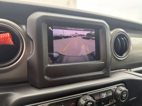 Used 2023 Jeep Gladiator Sport AWD/4WD image 33
