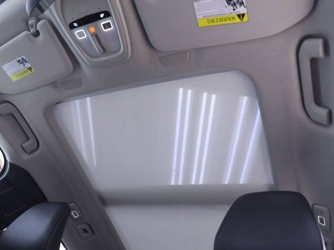 Certified 2026 Volvo XC40 B5 Plus w/ Protection Package Premier image 19